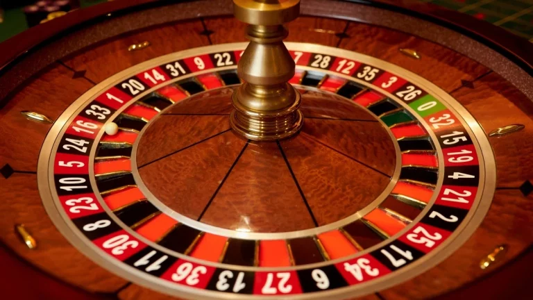 Ultimate Roulette casino guide at McLuck social casino blog