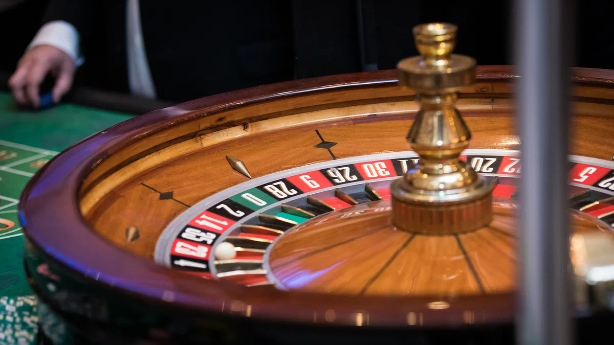 Martingale bankroll management system applied to the roulette social casino game
