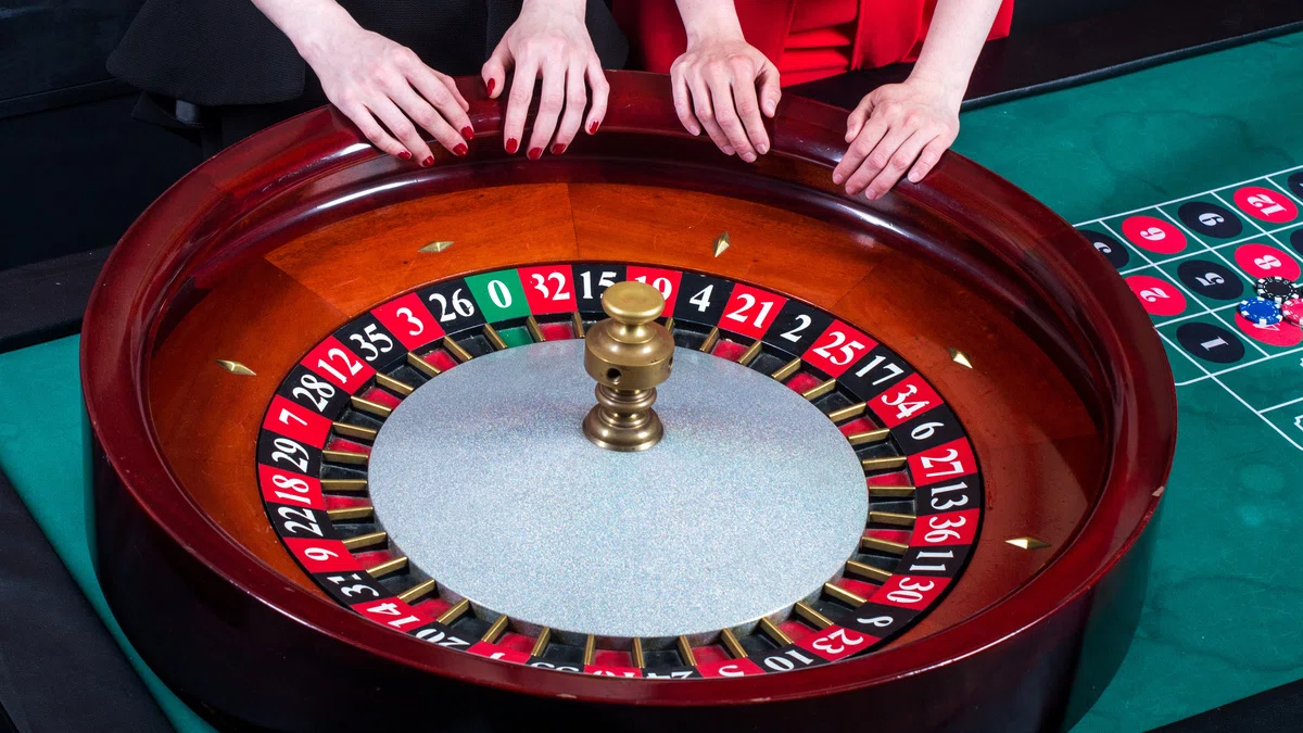 Voisins play on the roulette wheel