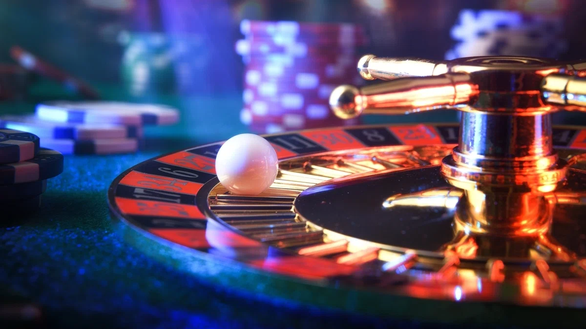 Surrender rule in the roulette social casino game