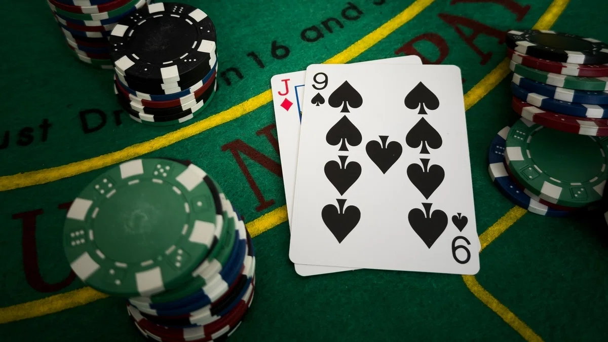 Different bankroll management systems, progressive and non progressive, for blackjack