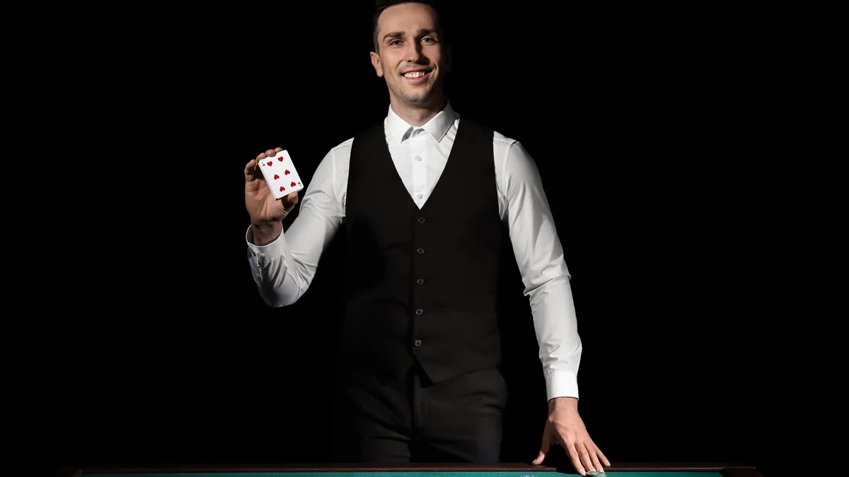 Different ways to fulfil banker role in baccarat variations